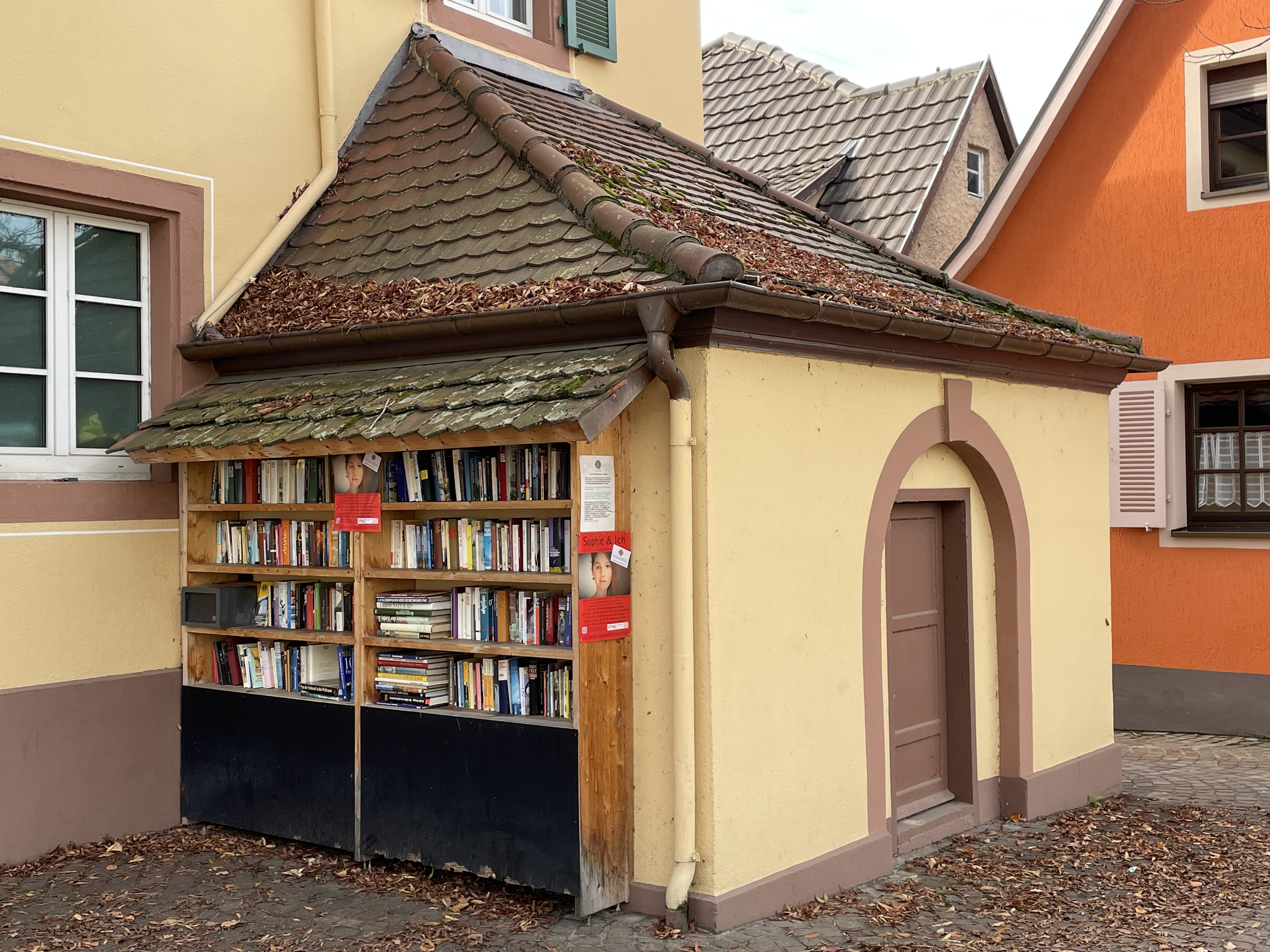 Heitersheim: Bücher beim alten Rathaus